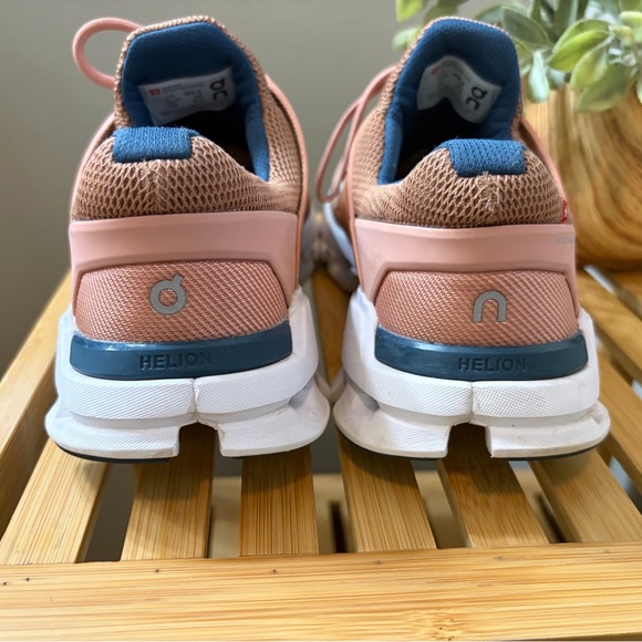 On Running Women's Cloudstyle Sneakers in Dusty Coral and Navy Women’s 8.5 - Picture 6 of 10